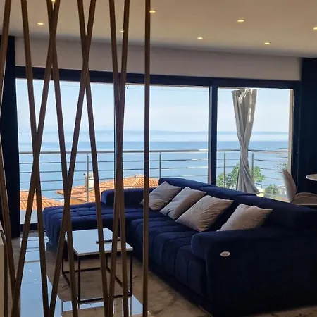 Eclipse Apartment *