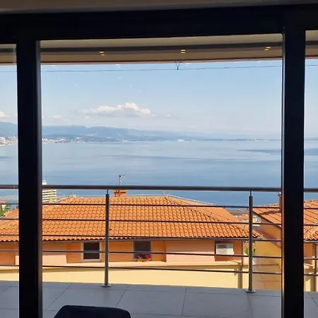 Eclipse Apartment *