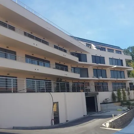 Eclipse Apartment *
